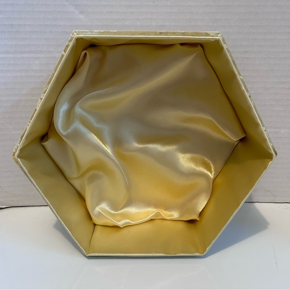 Gold fabric hexagon keepsake box - Picture 6 of 14
